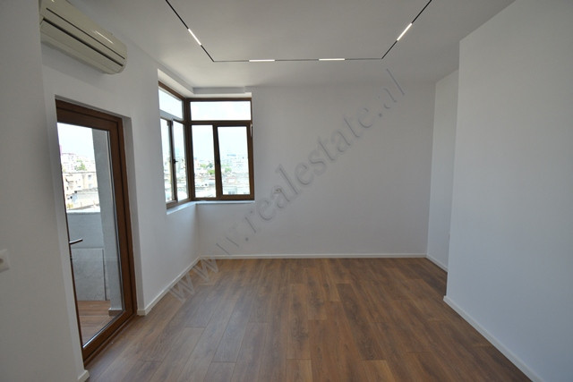 Apartament 1+1 ne shitje ne rrugen Fadil Bodinaku prane Bulevardit Bajram Curri ne Tirane.
Pozicion